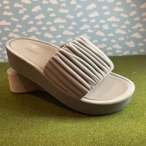 Gently Used * Aerosoles * Grey Velvet Dada Wedge Slide * Size 10